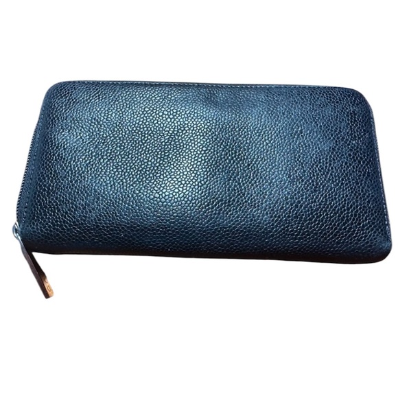 Authentic CHANEL Black Caviar Leather Zippy Wallet - Picture 2 of 13